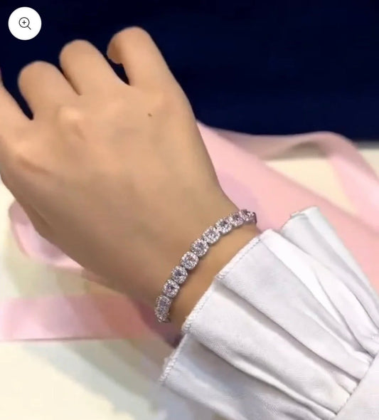 Elegant Oval-Cut Pink Gem Bracelet For Women